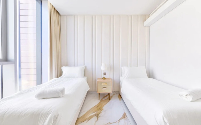 Lavish & Equipped 2 BR Facing Ain Dubai