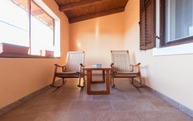 House Jasmin large garden, near Nin