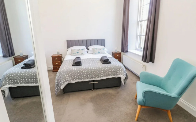 2 Regent Mews