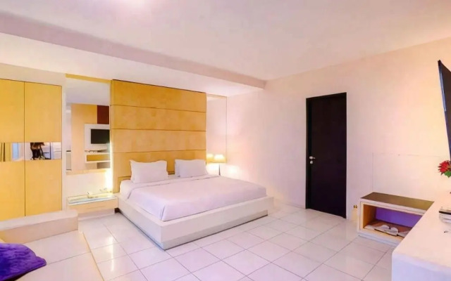 Royal Hotel n' Lounge