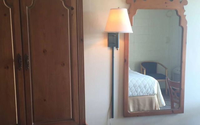 Admiral Motor Inn