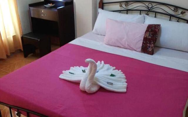 Manora Apartments and Guest House