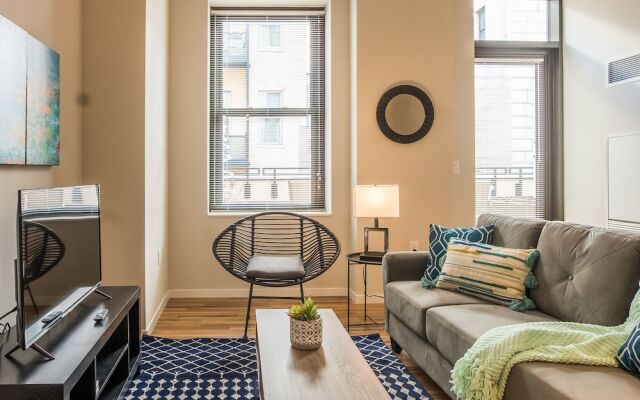 1 BR & 2 BR Apt in Central Business District by Frontdesk