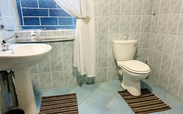 THE SPARE BEDROOM Unit 1