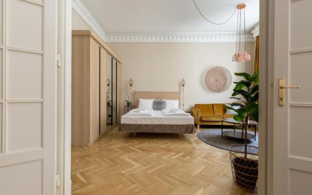 Danube Dream Home In The Absolute Center