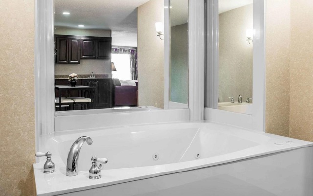 Comfort Suites Canton - Detroit