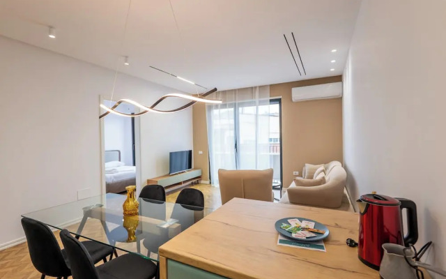 Tirent Apartment-Modern 1-Bedroom Stay Near Liqeni i Thatë