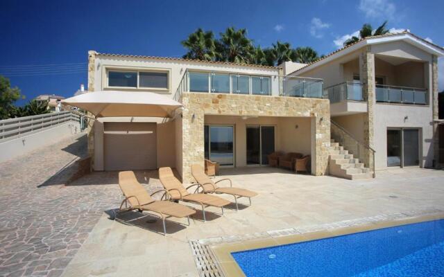 Seafront 5 Bedroom Villa Paradise in Sea Caves
