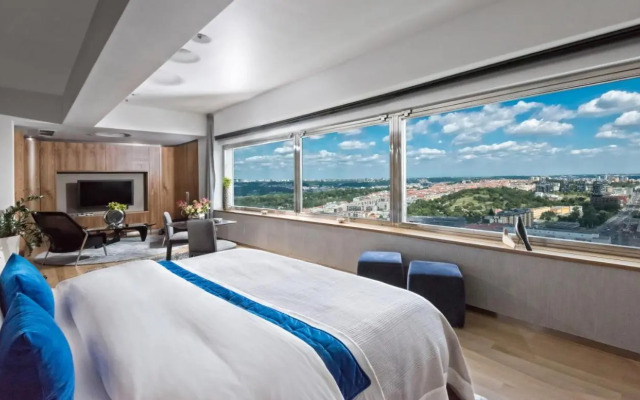 Sky Suite Hotel
