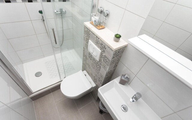 Amazing Home in Sutivan with Hot Tub, WiFi & 3 Bedrooms