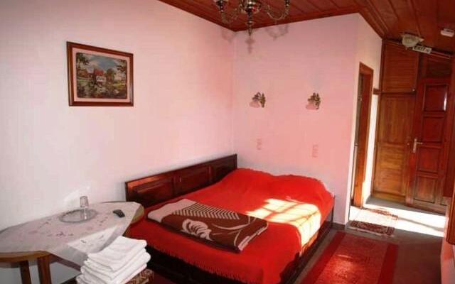 Astraka Guesthouse II