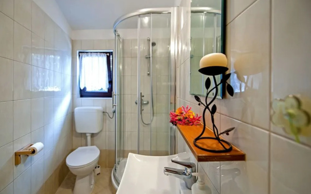 Apartments & Rooms Chiara