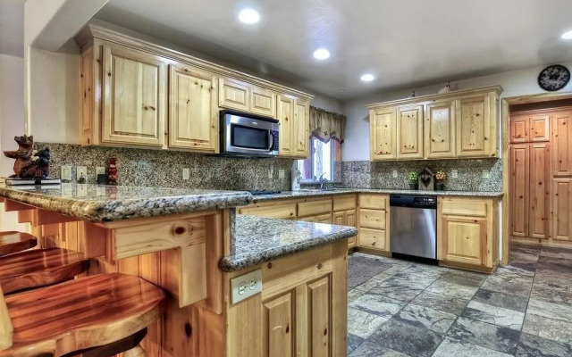 No. 21 Tamarack Lodge Cabin