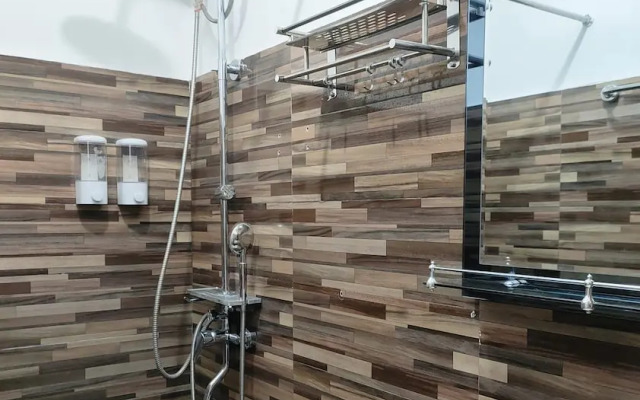 Rapid Rise Hotel