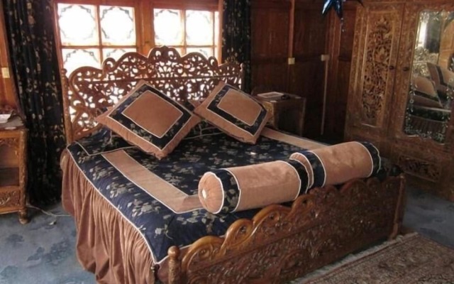 Meena Group houseboats
