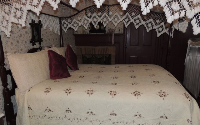 Historic Farnsworth House Inn