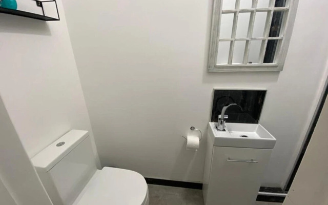 Beautiful 1-bed Apartment Situated in a Mansion