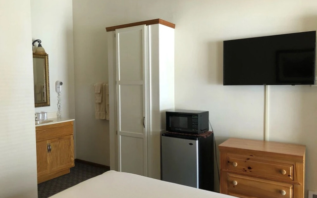 Landmark Inn
