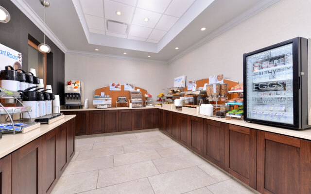 Holiday Inn Express St. Louis West - O'Fallon by IHG