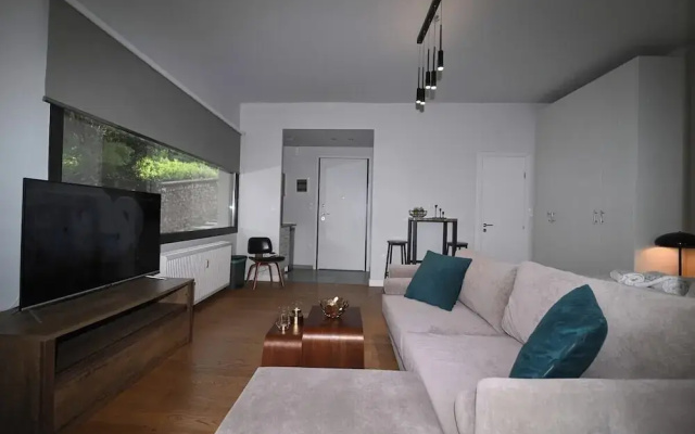 Nueva Upscale by Neuvel