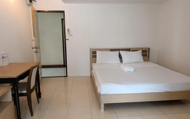 Grand View Condominia – Guest Rooms – Bangkok