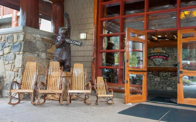 Bearskin Lodge on the River