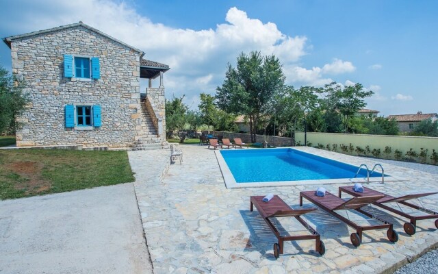 Modern Holiday Home With Pool in Sveti Lovrec Croatia
