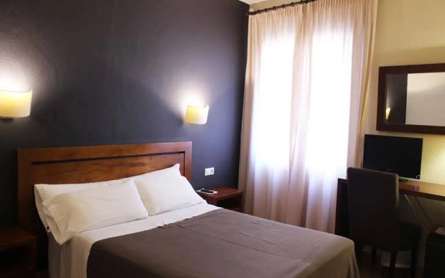 Hotel Puerta de España
