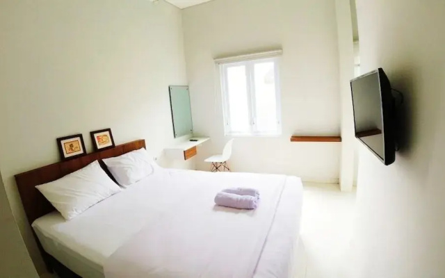 Omah Bondi Family Homestay by FH Stay