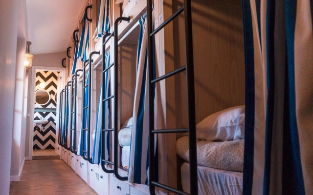 Nice Way Cascais & SurfCamp