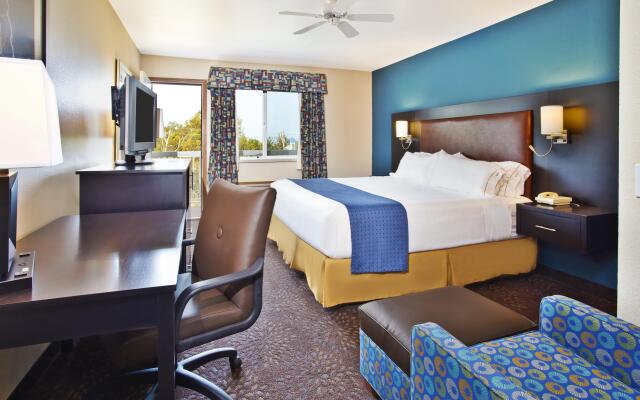 Holiday Inn Express Mackinaw City, an IHG Hotel