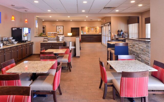 Comfort Inn & Suites Fayetteville - University Area