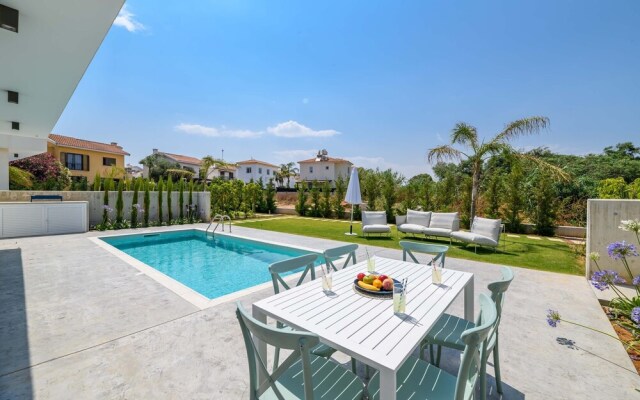 By The Beach - Blue Topaz Villa