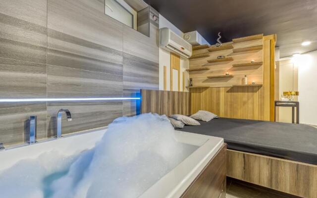 Pool & Whirlpool Villa Art Four