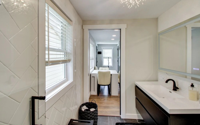 Stylish 'crosby Cottage' - 1 Mi to Serpent Lake!
