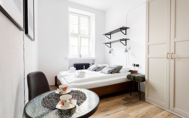 Old Town Apartment Slusarska