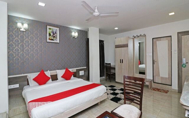 OYO Flagship 23530 Smriti Star Hotel