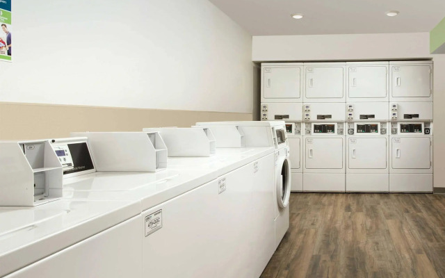 WoodSpring Suites Orlando Airport