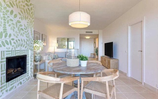 Exclusive 2BD Apartment Heated Pool Flamingos Golf