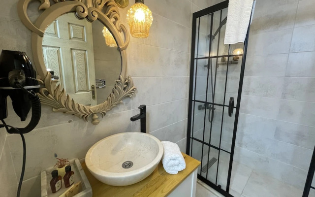 Sakli Tas Konak Otel