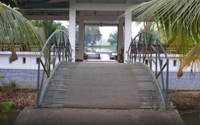 Riverine Resort
