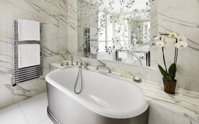 Hotel Plaza Athenee