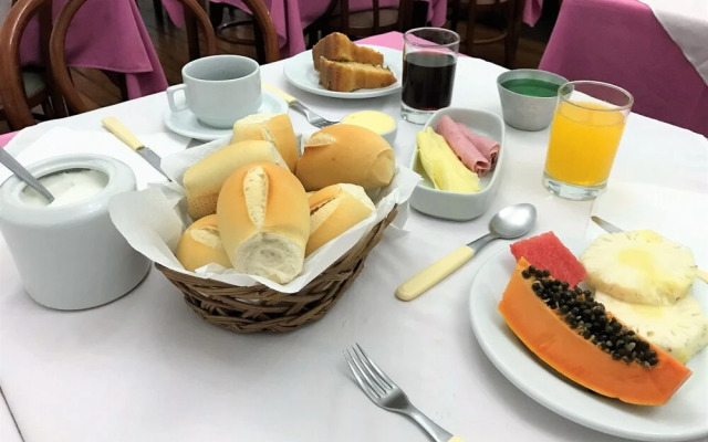 Hotel São Jorge, São Paulo - perto da 25 de Março fácil acesso ao Expo Center Norte e Mercado Municipal.