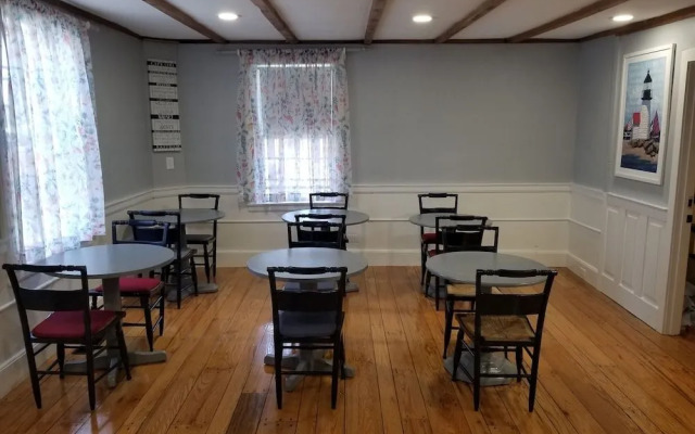 Olde Tavern Motel And Inn