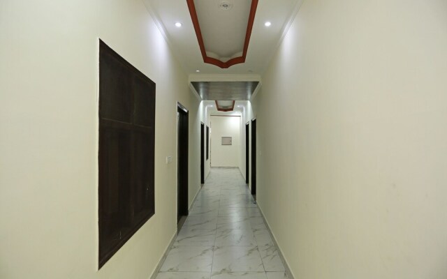 OYO 9905 Hotel Doon Star