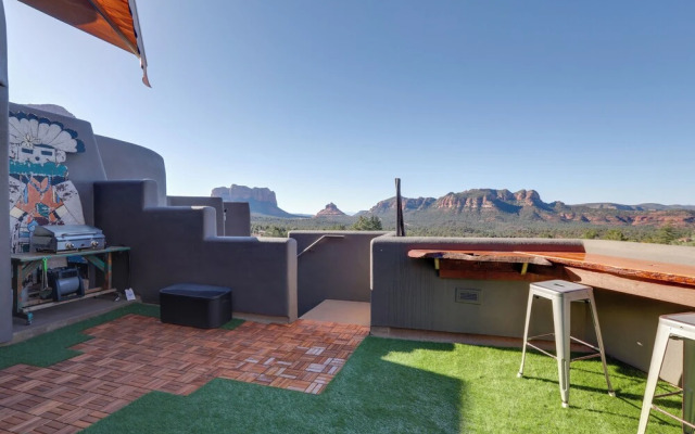 Amazing Views & On-site Hiking: Sedona Studio