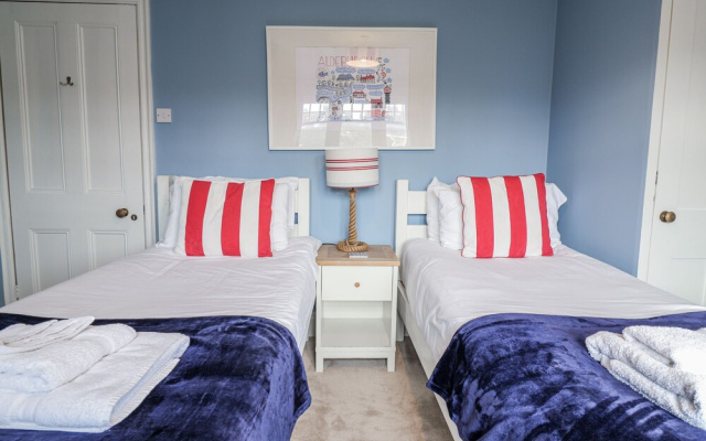 Holly Lodge