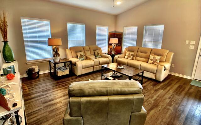 A Silver Lining - 4 Br Home