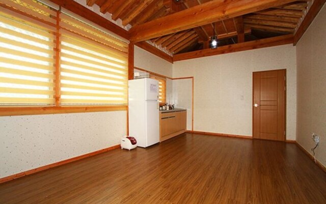 Gyeongju Hanok Pen Town Pension
