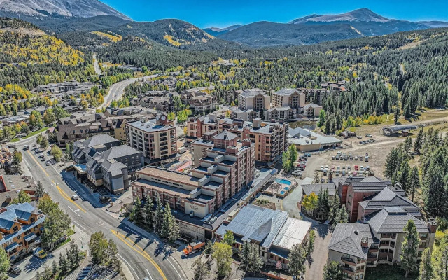 Your Next Vacay at Peak 9 Ski-in/ski-out